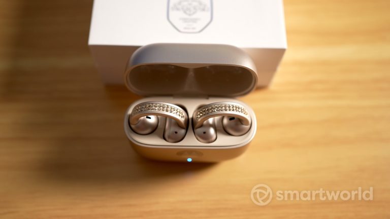 Recensione Moto Buds Loop: gli auricolari belli quanto un paio di orecchini Swarovski